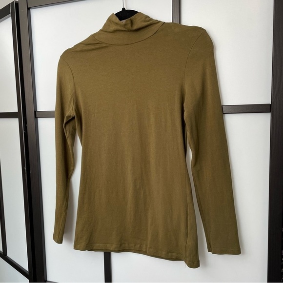 [m] SWS Camo Green Mock Neck Long Sleeve Crop Tee / Top Everyday Basics - Picture 3 of 6